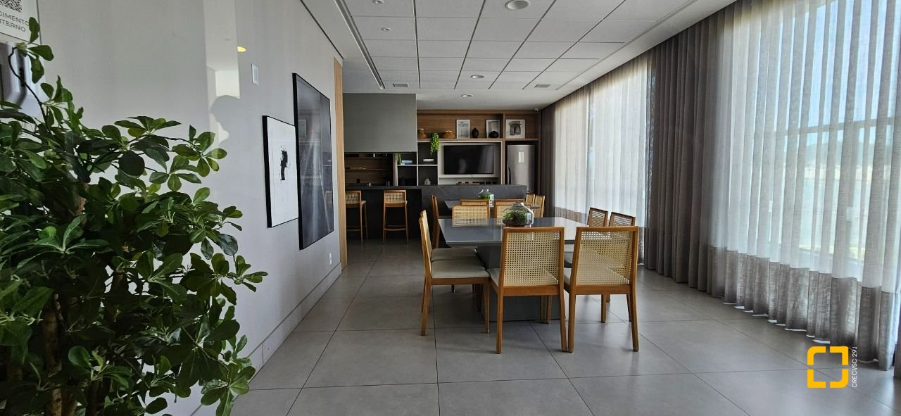 Apartamento com 126m², 3 quartos (sendo 3 suítes), 2 garagens, no bairro Estreito em Florianópolis