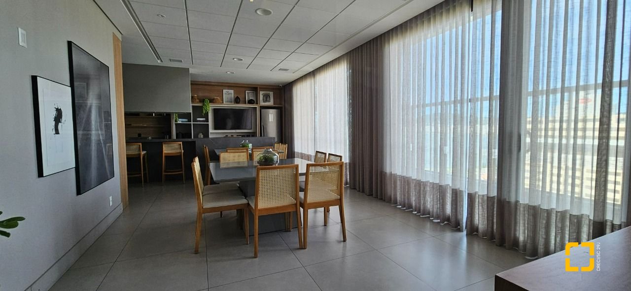 Apartamento com 126m², 3 quartos (sendo 3 suítes), 2 garagens, no bairro Estreito em Florianópolis