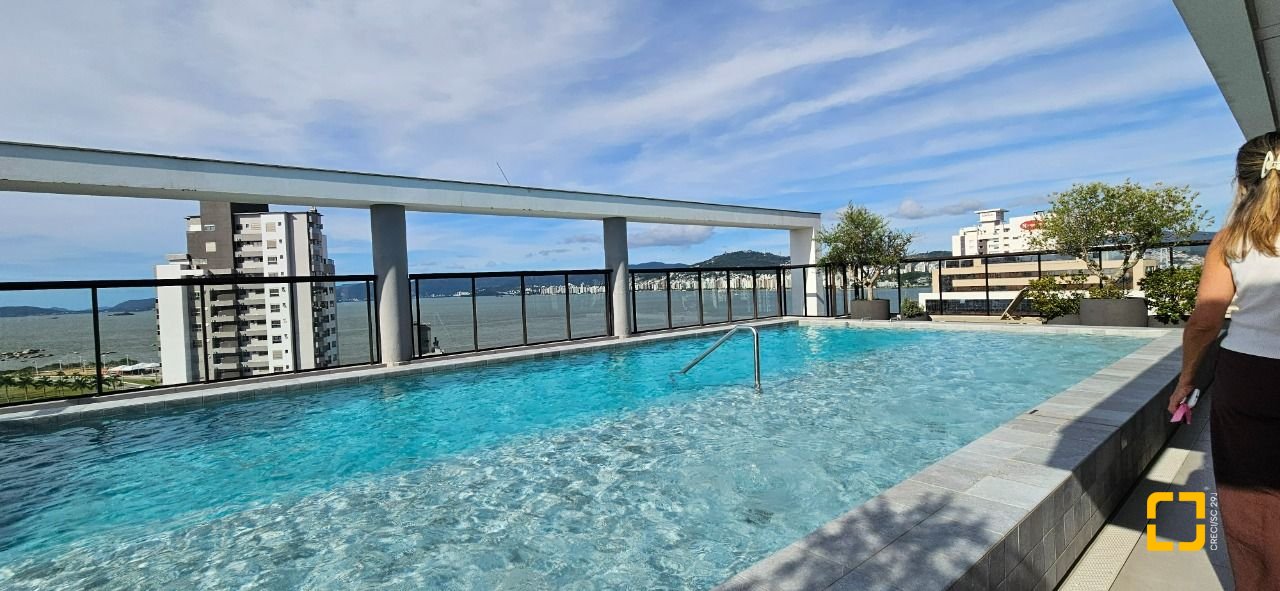 Apartamento com 126m², 3 quartos (sendo 3 suítes), 2 garagens, no bairro Estreito em Florianópolis