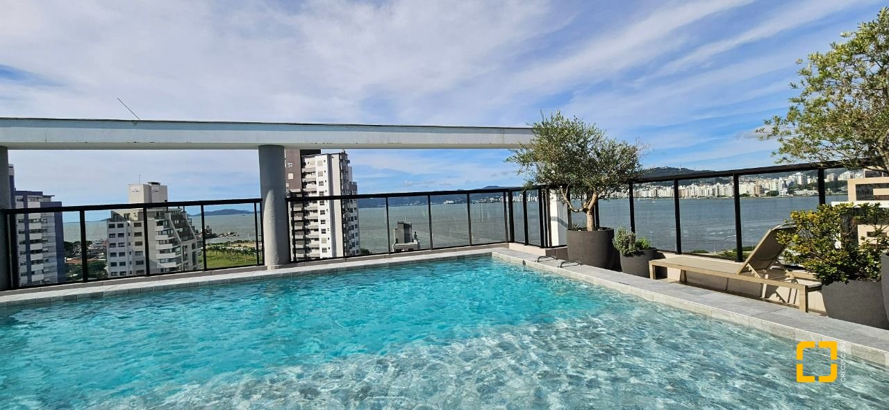Apartamento com 126m², 3 quartos (sendo 3 suítes), 2 garagens, no bairro Estreito em Florianópolis