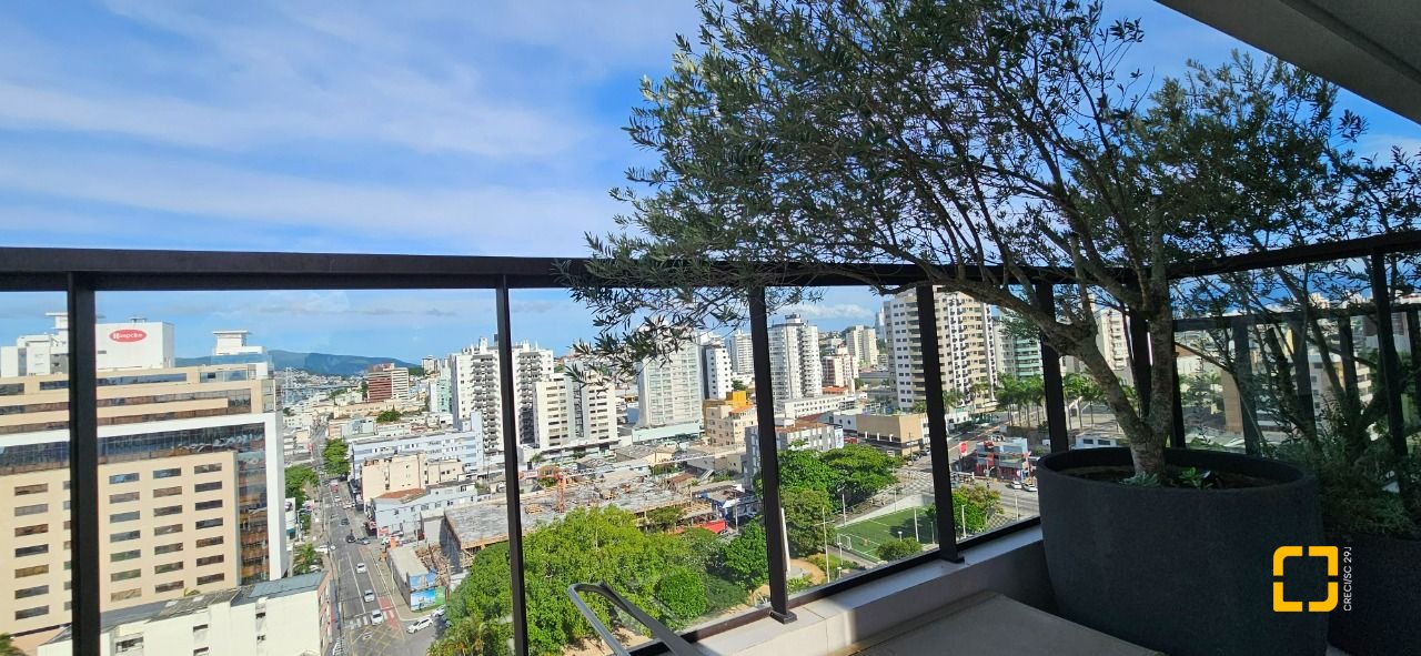 Apartamento com 126m², 3 quartos (sendo 3 suítes), 2 garagens, no bairro Estreito em Florianópolis