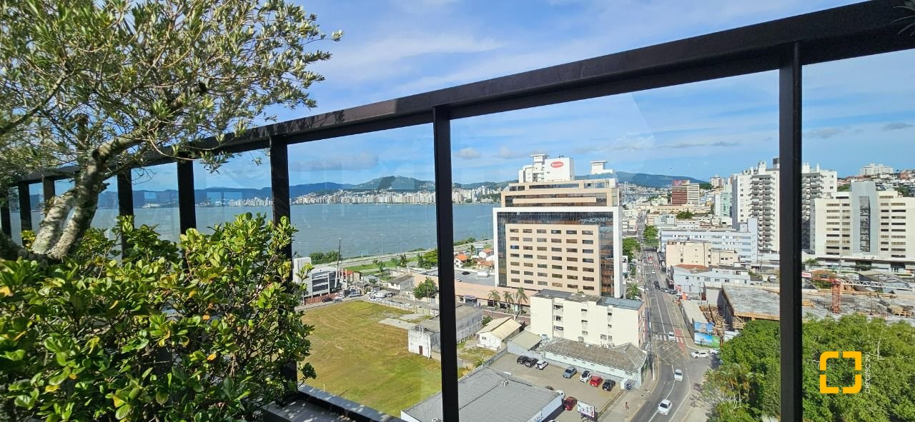 Apartamento com 126m², 3 quartos (sendo 3 suítes), 2 garagens, no bairro Estreito em Florianópolis