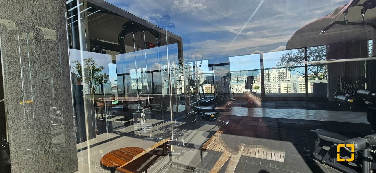 Apartamento com 126m², 3 quartos (sendo 3 suítes), 2 garagens, no bairro Estreito em Florianópolis
