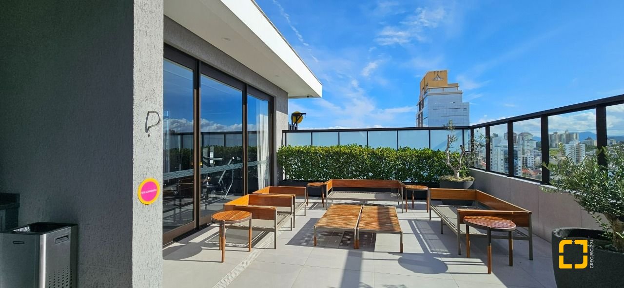 Apartamento com 126m², 3 quartos (sendo 3 suítes), 2 garagens, no bairro Estreito em Florianópolis