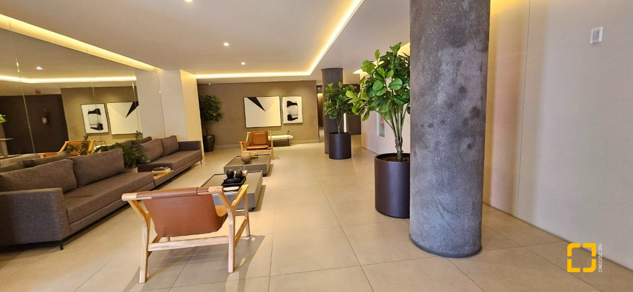 Apartamento com 126m², 3 quartos (sendo 3 suítes), 2 garagens, no bairro Estreito em Florianópolis
