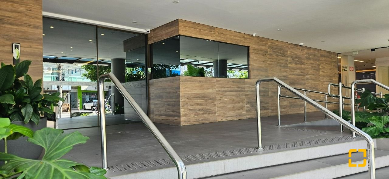 Apartamento com 126m², 3 quartos (sendo 3 suítes), 2 garagens, no bairro Estreito em Florianópolis