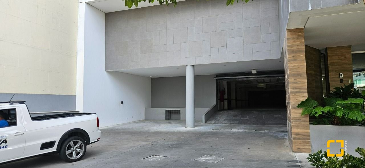 Apartamento com 126m², 3 quartos (sendo 3 suítes), 2 garagens, no bairro Estreito em Florianópolis