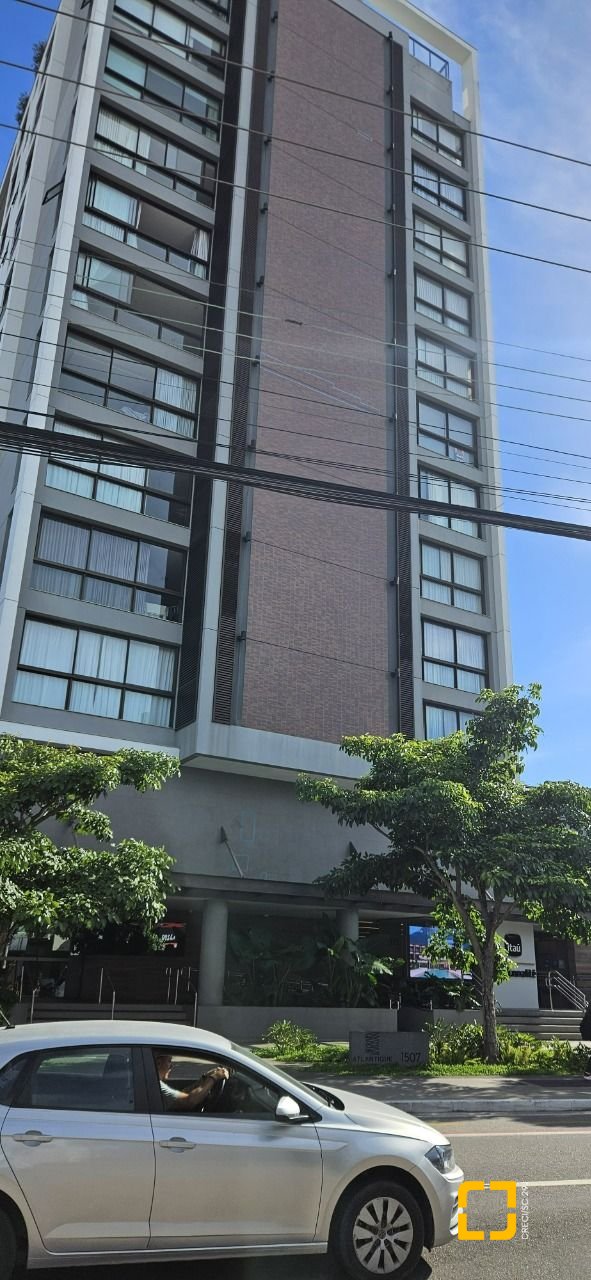 Apartamento com 126m², 3 quartos (sendo 3 suítes), 2 garagens, no bairro Estreito em Florianópolis