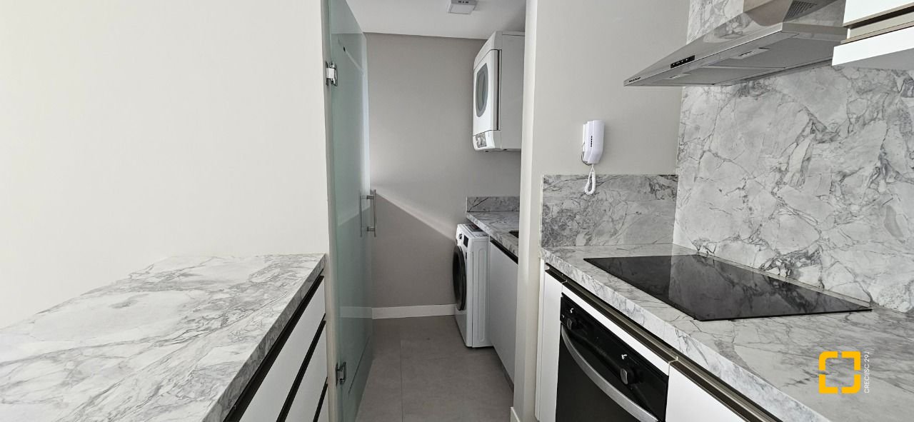 Apartamento com 126m², 3 quartos (sendo 3 suítes), 2 garagens, no bairro Estreito em Florianópolis