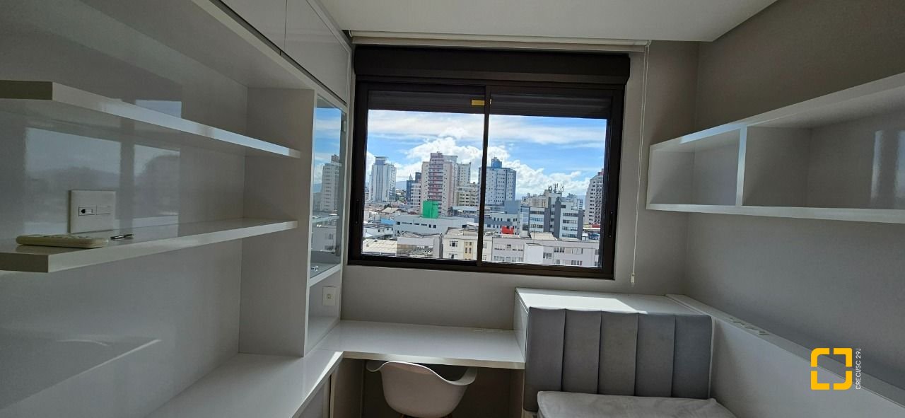Apartamento com 126m², 3 quartos (sendo 3 suítes), 2 garagens, no bairro Estreito em Florianópolis