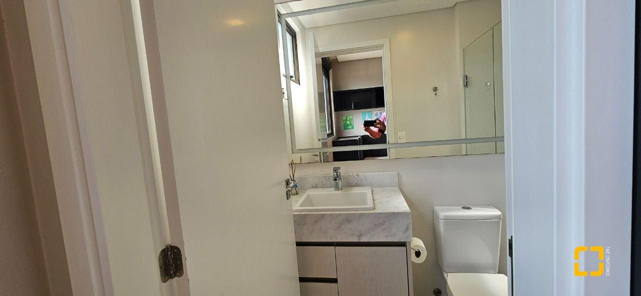 Apartamento com 126m², 3 quartos (sendo 3 suítes), 2 garagens, no bairro Estreito em Florianópolis