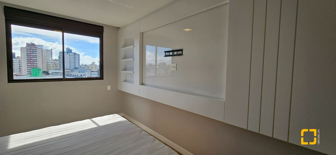 Apartamento com 126m², 3 quartos (sendo 3 suítes), 2 garagens, no bairro Estreito em Florianópolis