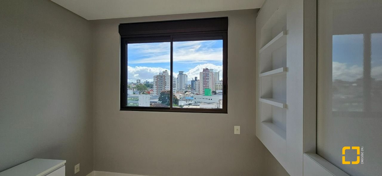 Apartamento com 126m², 3 quartos (sendo 3 suítes), 2 garagens, no bairro Estreito em Florianópolis