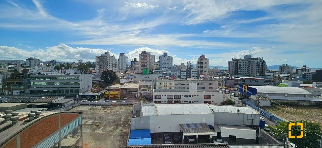 Apartamento com 126m², 3 quartos (sendo 3 suítes), 2 garagens, no bairro Estreito em Florianópolis