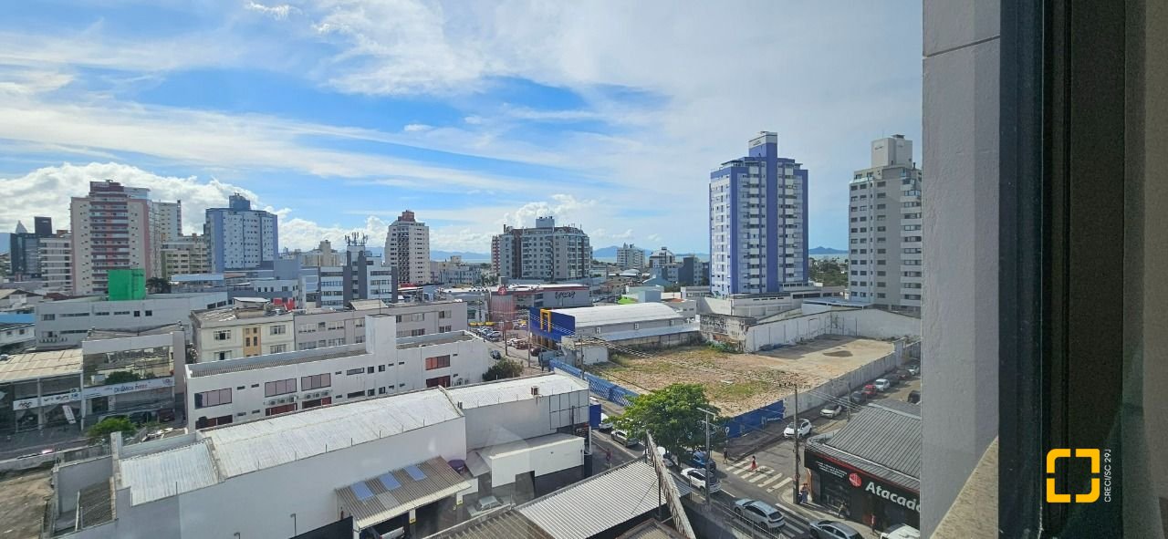 Apartamento com 126m², 3 quartos (sendo 3 suítes), 2 garagens, no bairro Estreito em Florianópolis