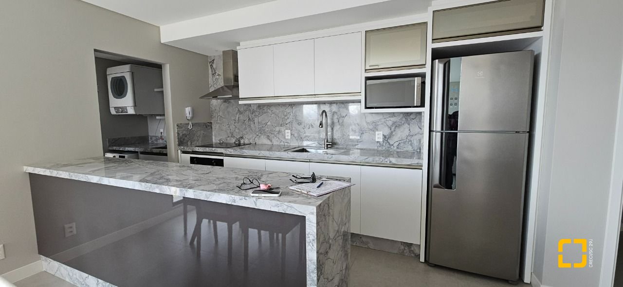 Apartamento com 126m², 3 quartos (sendo 3 suítes), 2 garagens, no bairro Estreito em Florianópolis