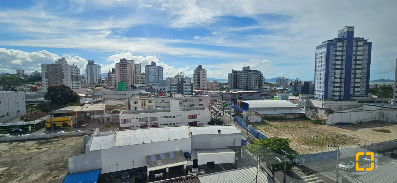 Apartamento com 126m², 3 quartos (sendo 3 suítes), 2 garagens, no bairro Estreito em Florianópolis