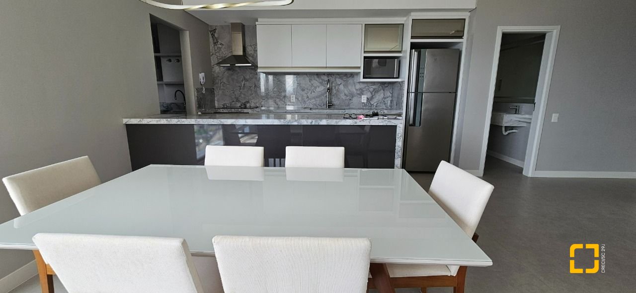 Apartamento com 126m², 3 quartos (sendo 3 suítes), 2 garagens, no bairro Estreito em Florianópolis