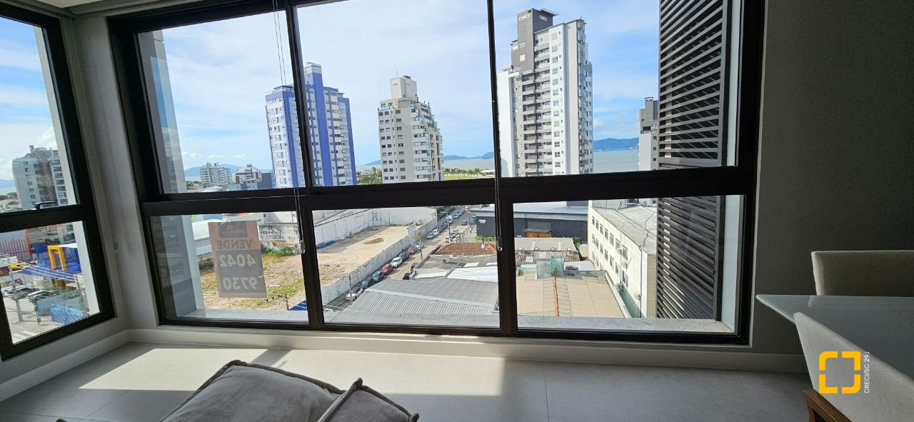 Apartamento com 126m², 3 quartos (sendo 3 suítes), 2 garagens, no bairro Estreito em Florianópolis