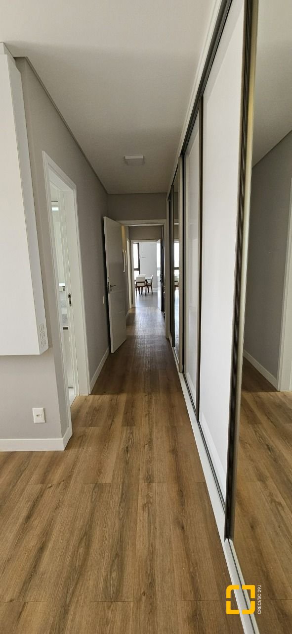 Apartamento com 126m², 3 quartos (sendo 3 suítes), 2 garagens, no bairro Estreito em Florianópolis