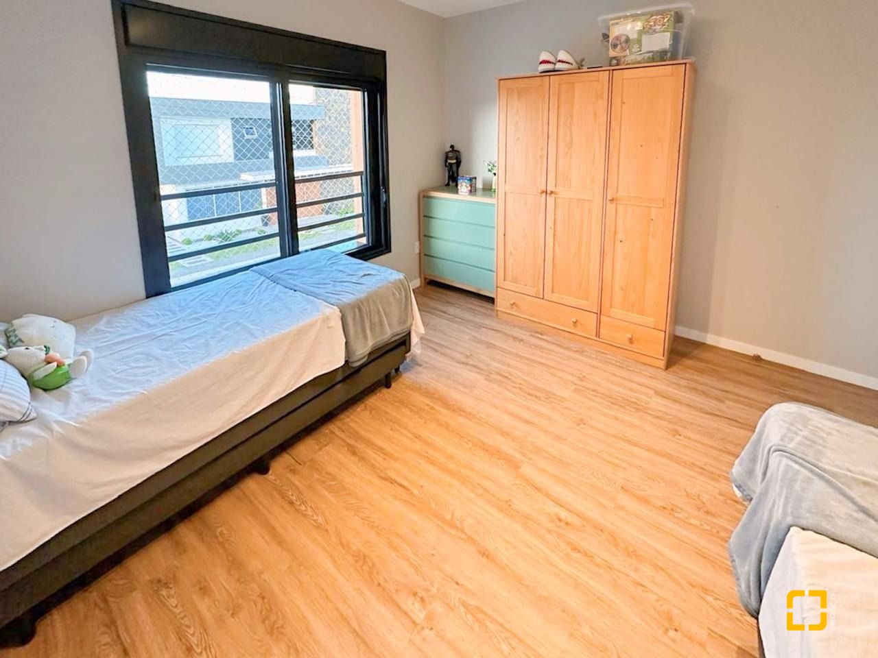 Casa de Condomínio com 239m², 4 quartos (sendo 1 suíte), 2 garagens, no bairro Campeche em Florianópolis