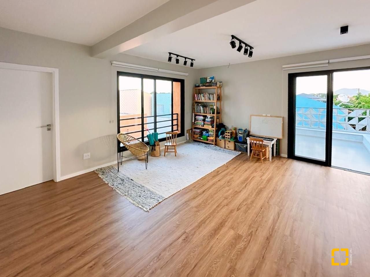 Casa de Condomínio com 239m², 4 quartos (sendo 1 suíte), 2 garagens, no bairro Campeche em Florianópolis