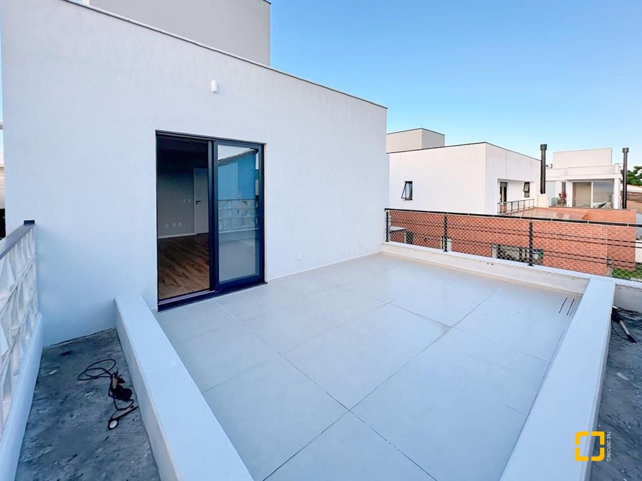 Casa de Condomínio com 239m², 4 quartos (sendo 1 suíte), 2 garagens, no bairro Campeche em Florianópolis