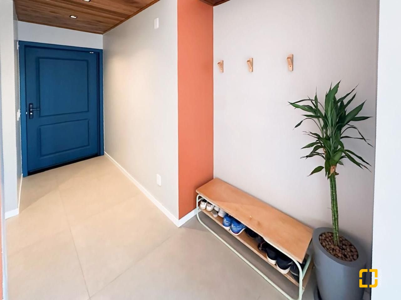 Casa de Condomínio com 239m², 4 quartos (sendo 1 suíte), 2 garagens, no bairro Campeche em Florianópolis