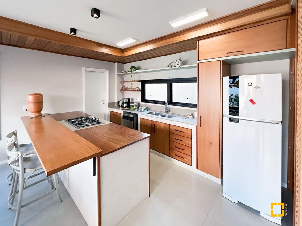 Casa de Condomínio com 239m², 4 quartos (sendo 1 suíte), 2 garagens, no bairro Campeche em Florianópolis