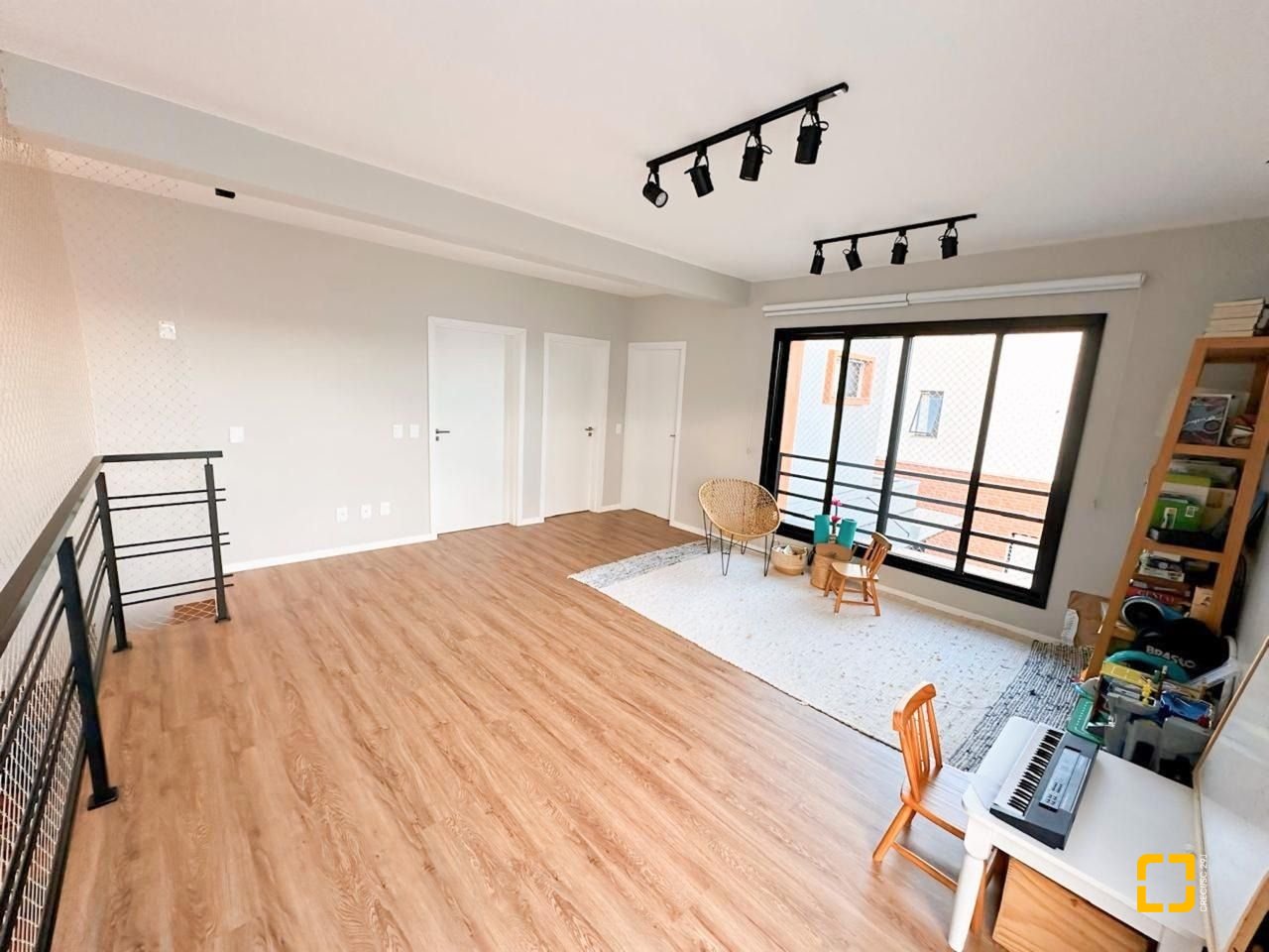 Casa de Condomínio com 239m², 4 quartos (sendo 1 suíte), 2 garagens, no bairro Campeche em Florianópolis