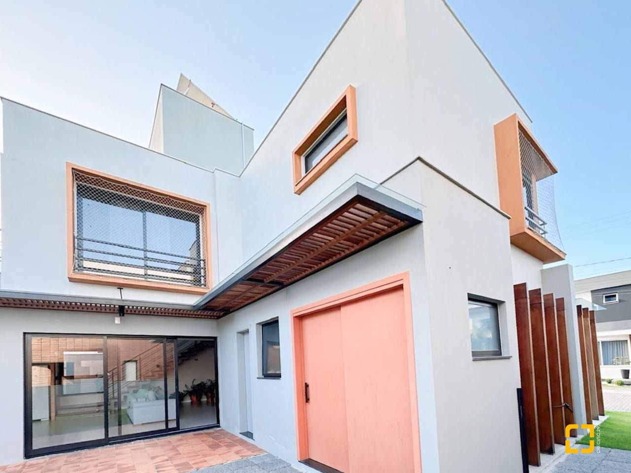 Casa de Condomínio com 239m², 4 quartos (sendo 1 suíte), 2 garagens, no bairro Campeche em Florianópolis