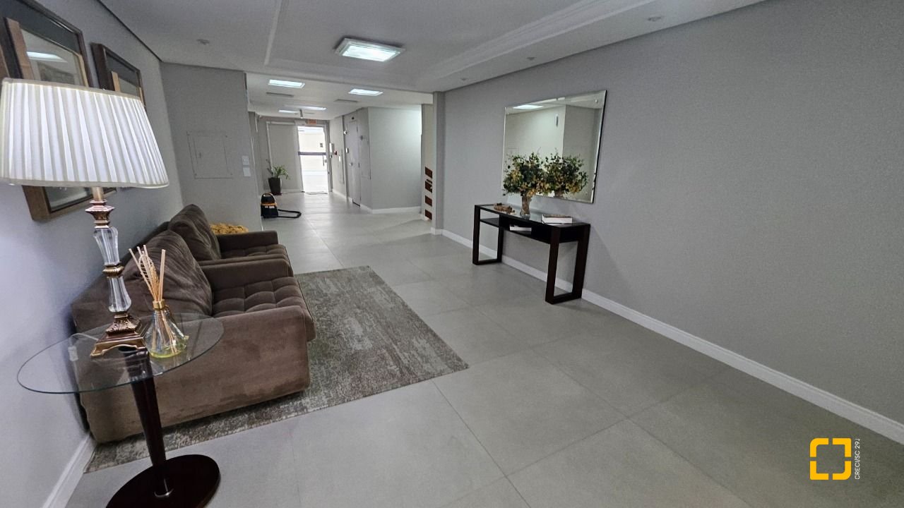 Apartamento com 70m², 2 quartos (sendo 1 suíte), 1 garagem, no bairro Campinas em São José