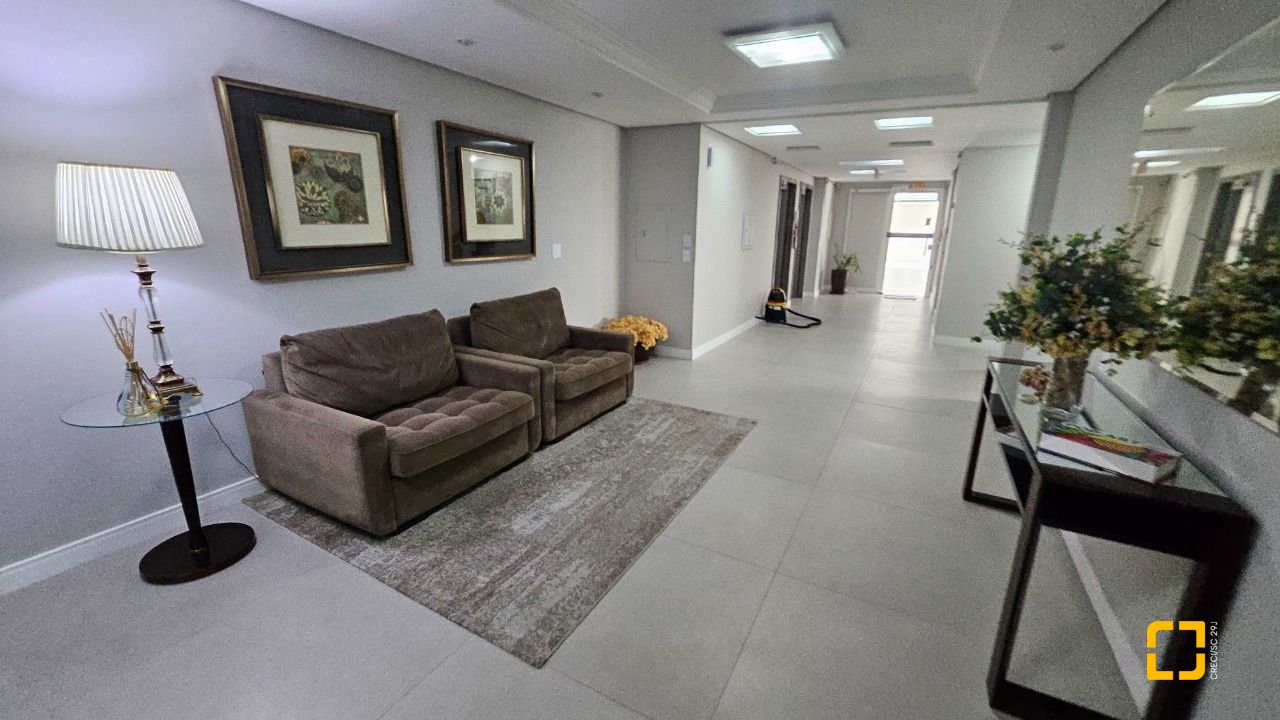 Apartamento com 70m², 2 quartos (sendo 1 suíte), 1 garagem, no bairro Campinas em São José