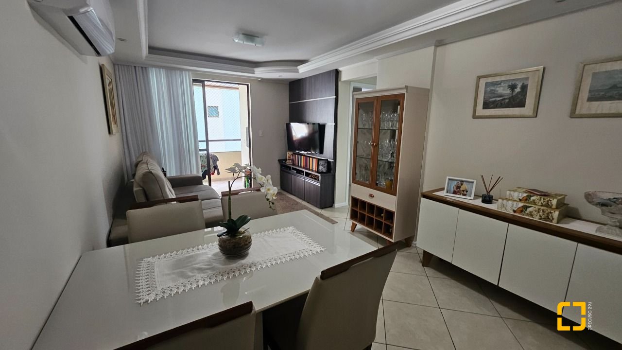 Apartamento com 70m², 2 quartos (sendo 1 suíte), 1 garagem, no bairro Campinas em São José