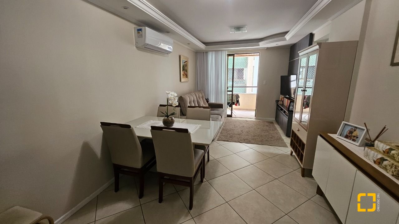 Apartamento com 70m², 2 quartos (sendo 1 suíte), 1 garagem, no bairro Campinas em São José