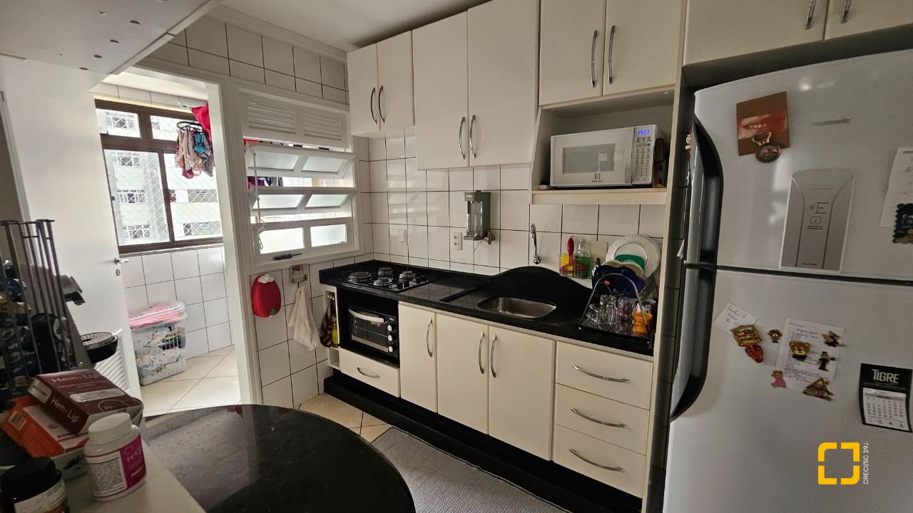 Apartamento com 70m², 2 quartos (sendo 1 suíte), 1 garagem, no bairro Campinas em São José