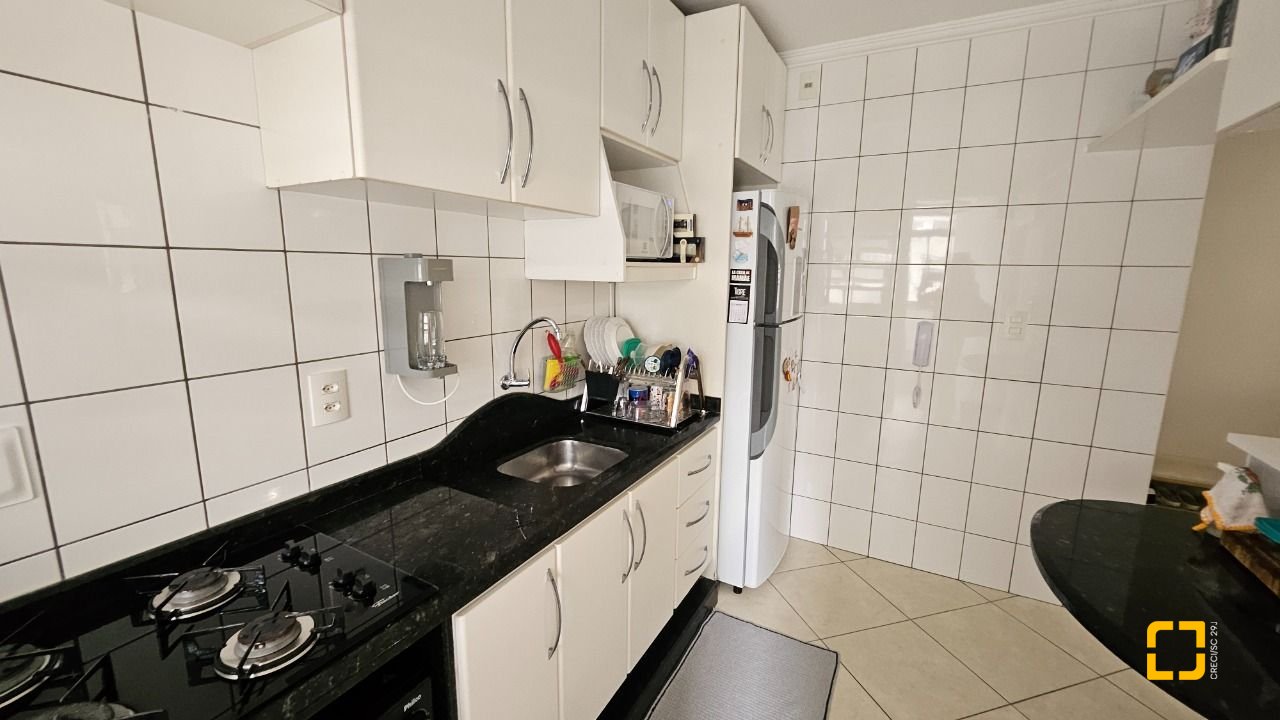 Apartamento com 70m², 2 quartos (sendo 1 suíte), 1 garagem, no bairro Campinas em São José