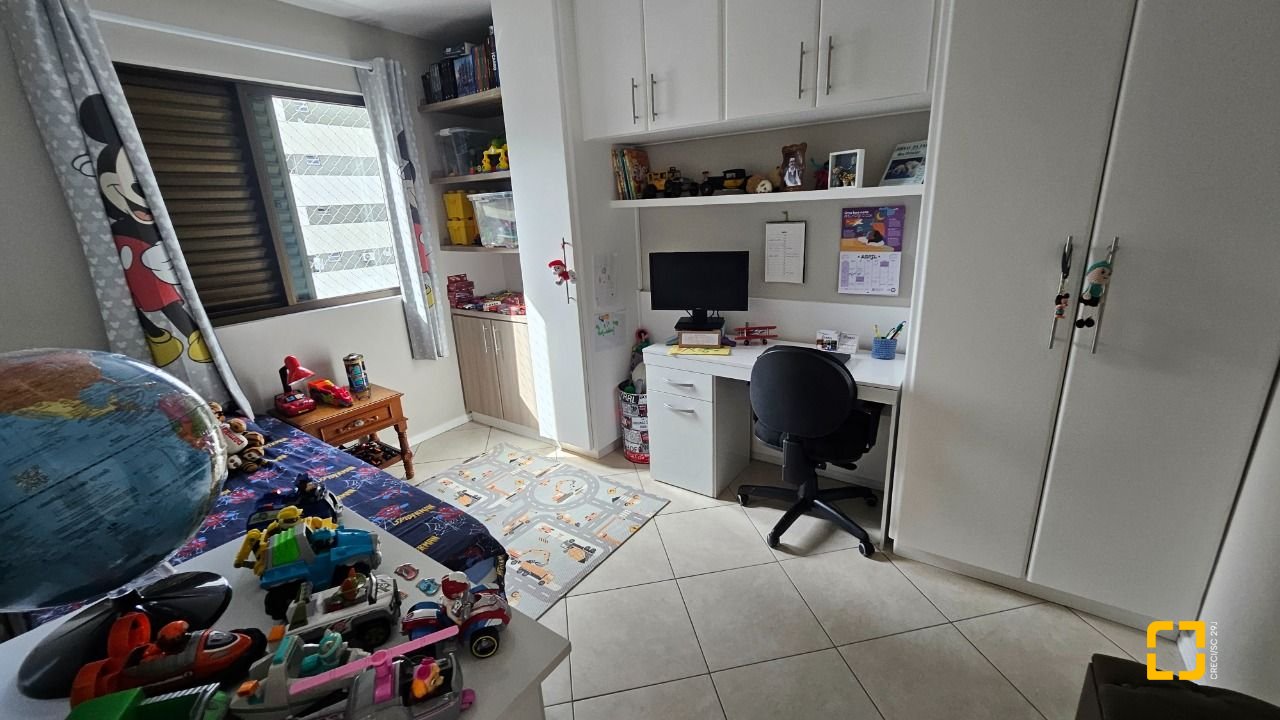 Apartamento com 70m², 2 quartos (sendo 1 suíte), 1 garagem, no bairro Campinas em São José