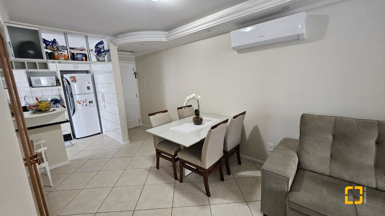 Apartamento com 70m², 2 quartos (sendo 1 suíte), 1 garagem, no bairro Campinas em São José