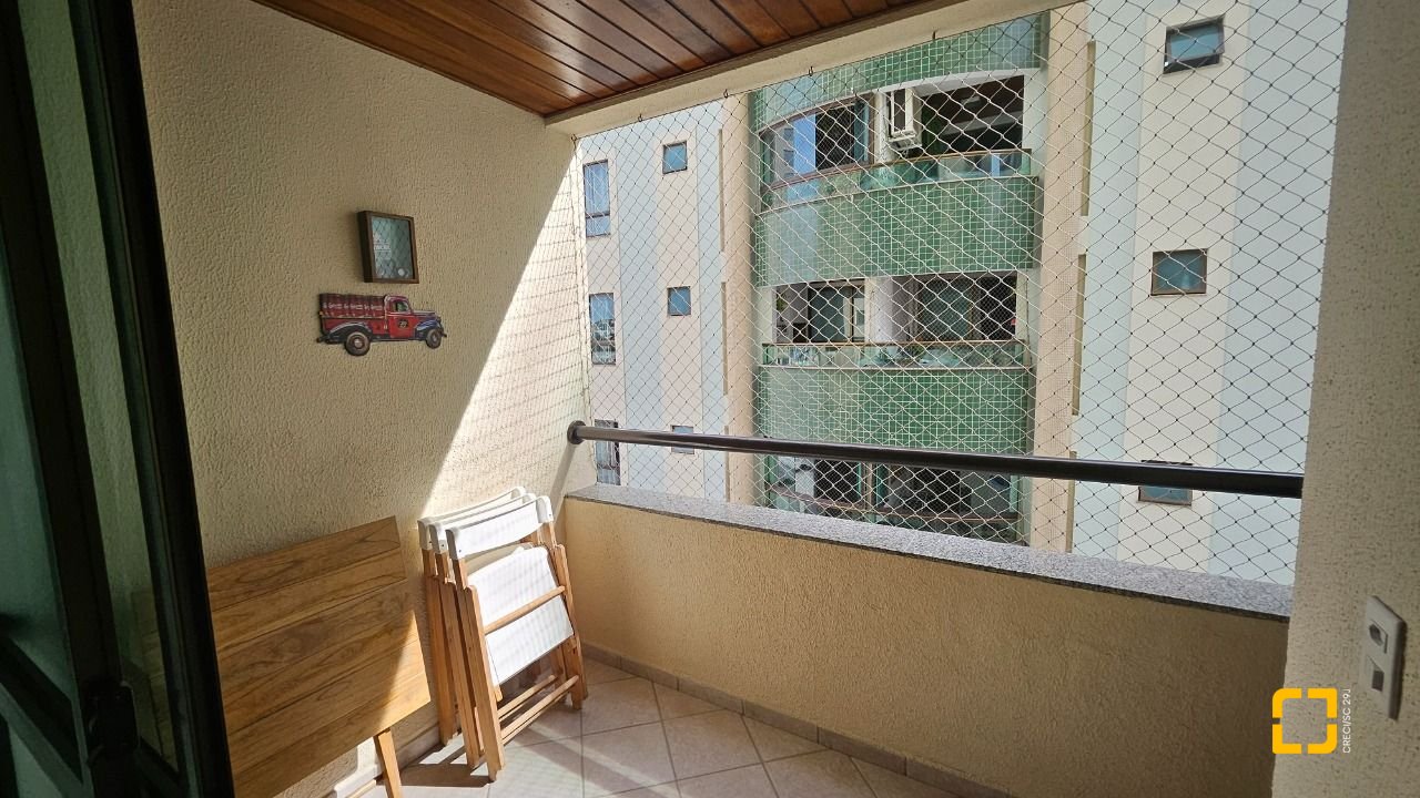 Apartamento com 70m², 2 quartos (sendo 1 suíte), 1 garagem, no bairro Campinas em São José