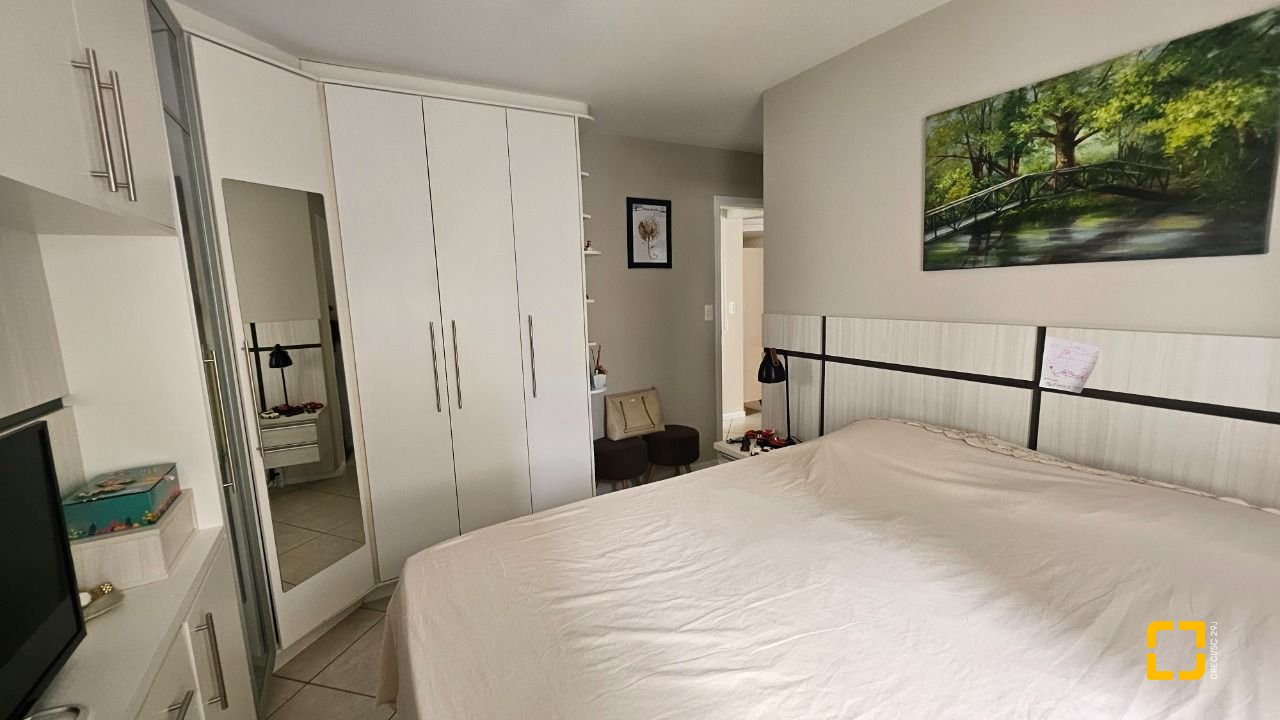 Apartamento com 70m², 2 quartos (sendo 1 suíte), 1 garagem, no bairro Campinas em São José