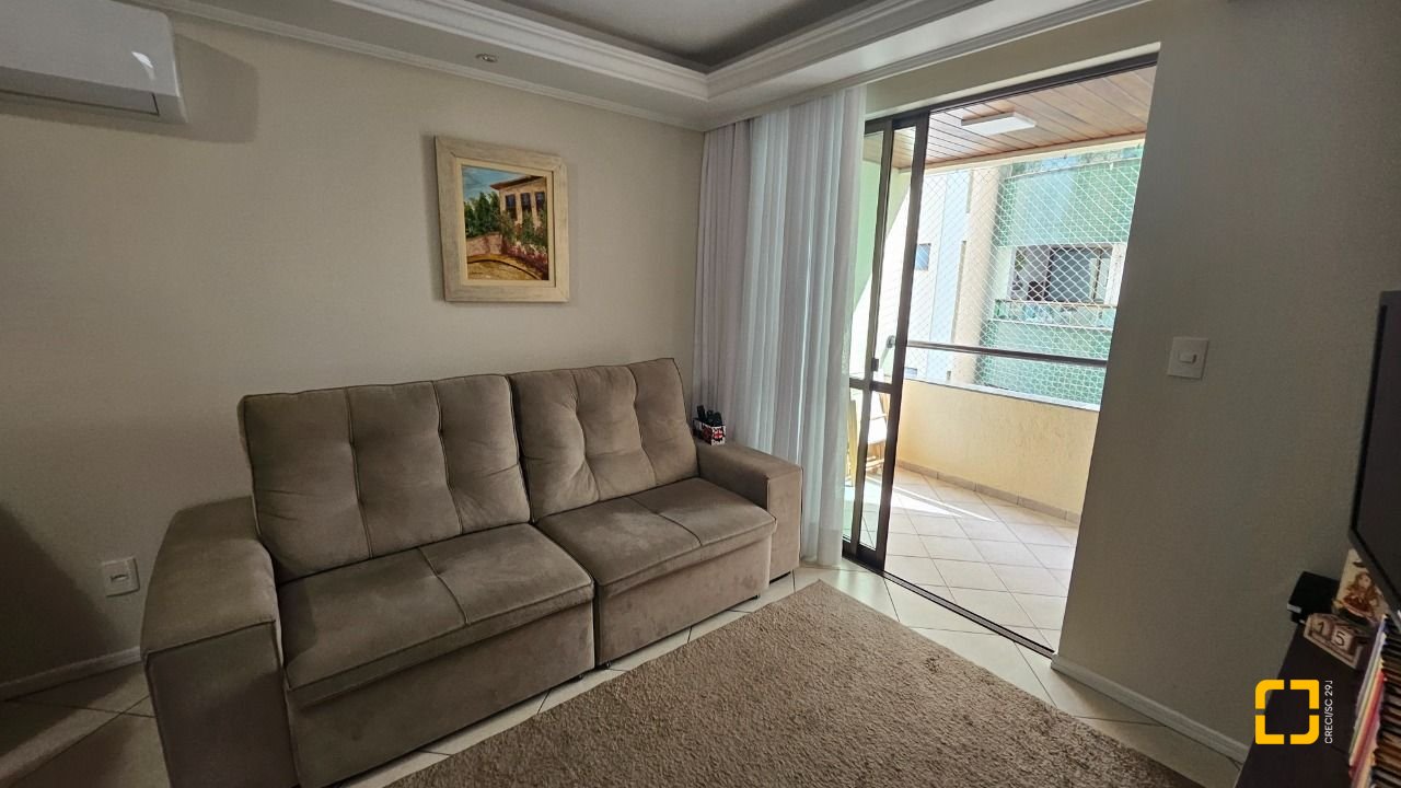 Apartamento com 70m², 2 quartos (sendo 1 suíte), 1 garagem, no bairro Campinas em São José