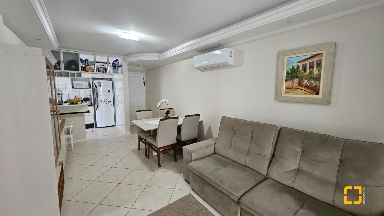 Apartamento com 70m², 2 quartos (sendo 1 suíte), 1 garagem, no bairro Campinas em São José