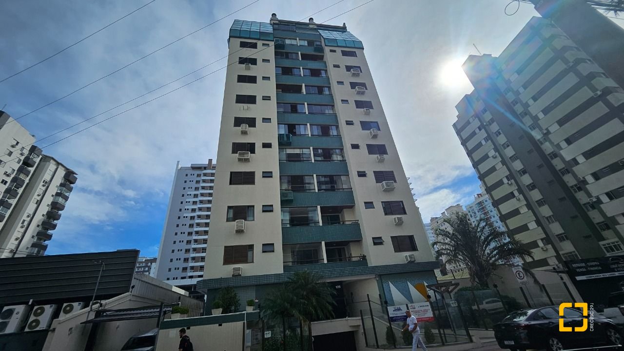 Apartamento com 70m², 2 quartos (sendo 1 suíte), 1 garagem, no bairro Campinas em São José