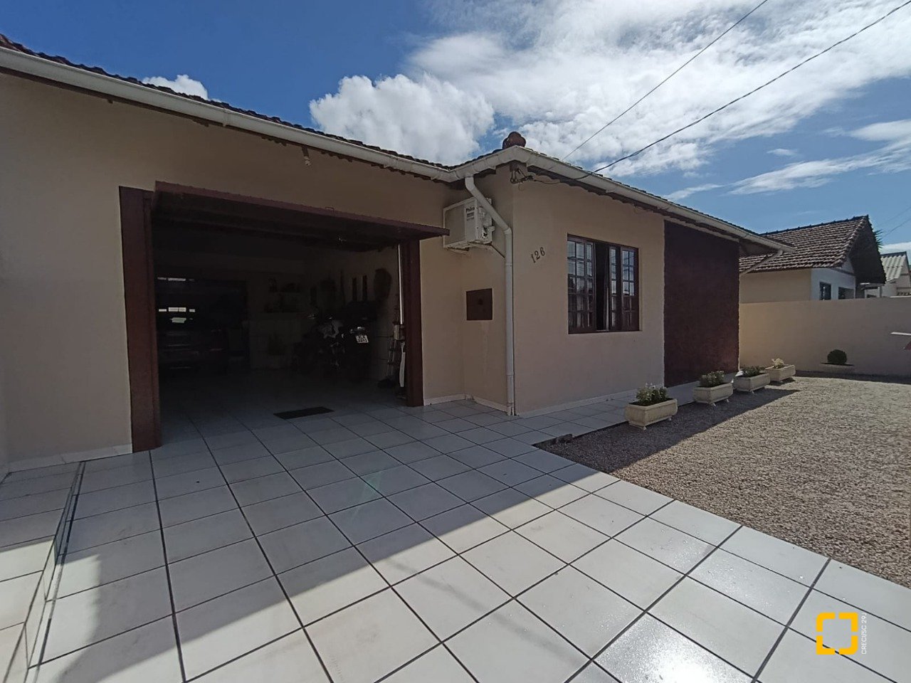 Casa com 90m², 3 quartos (sendo 1 suíte), 2 garagens, no bairro Universitário em Biguaçu