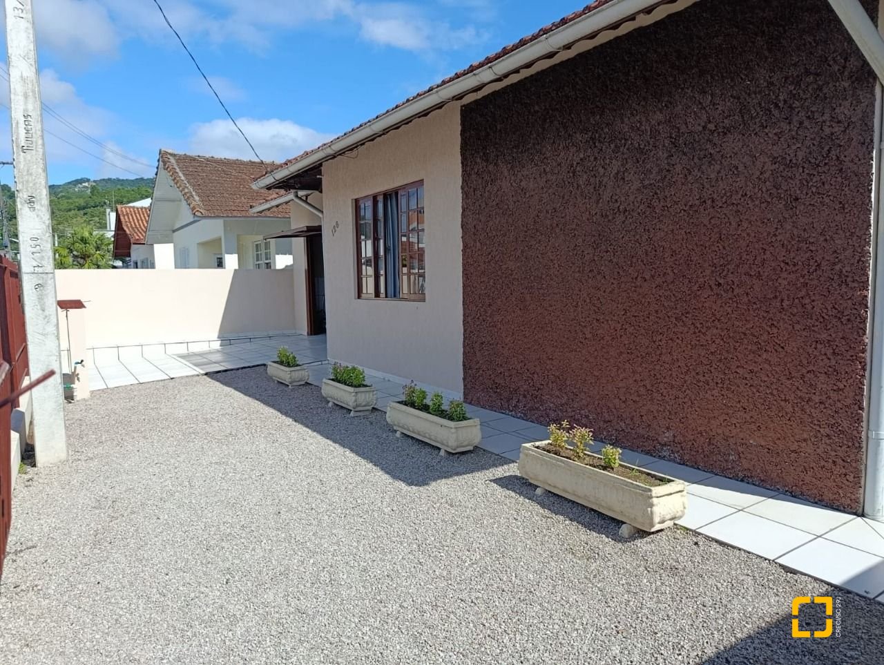 Casa com 90m², 3 quartos (sendo 1 suíte), 2 garagens, no bairro Universitário em Biguaçu