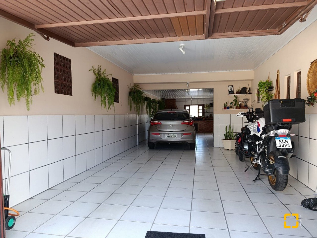Casa com 90m², 3 quartos (sendo 1 suíte), 2 garagens, no bairro Universitário em Biguaçu
