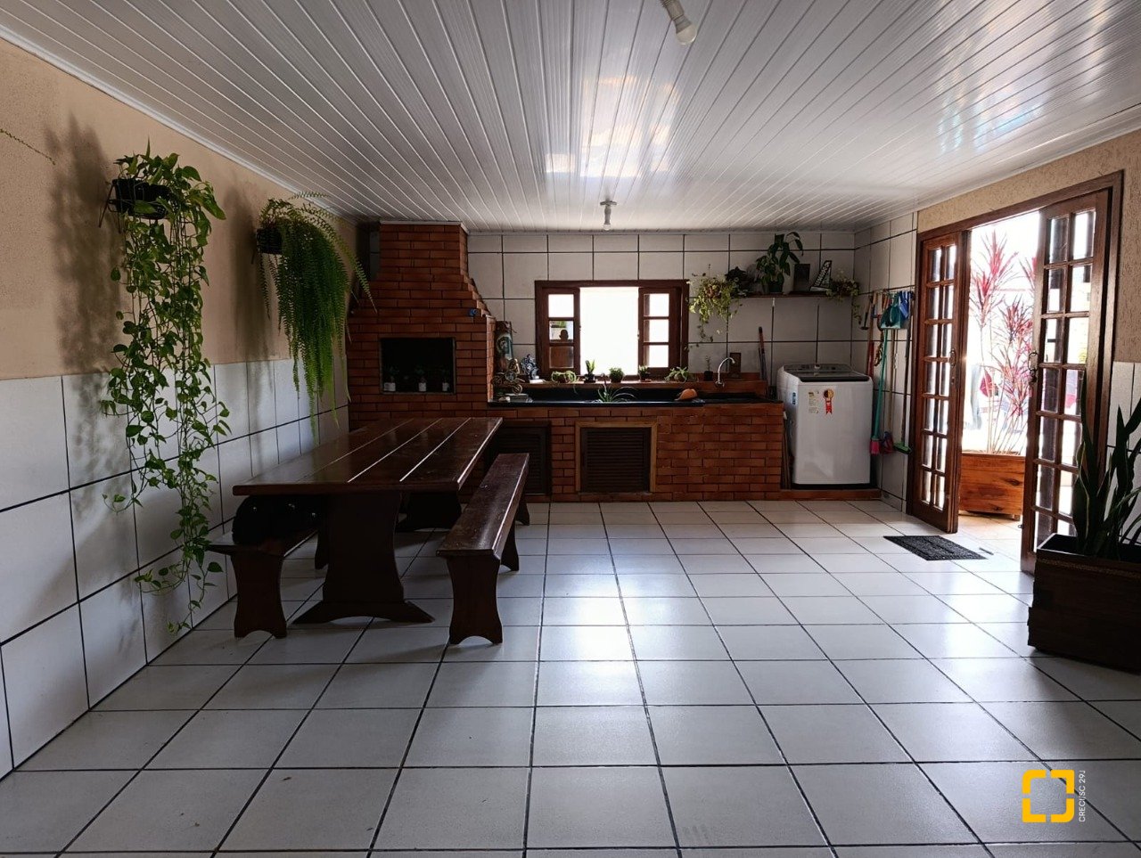 Casa com 90m², 3 quartos (sendo 1 suíte), 2 garagens, no bairro Universitário em Biguaçu