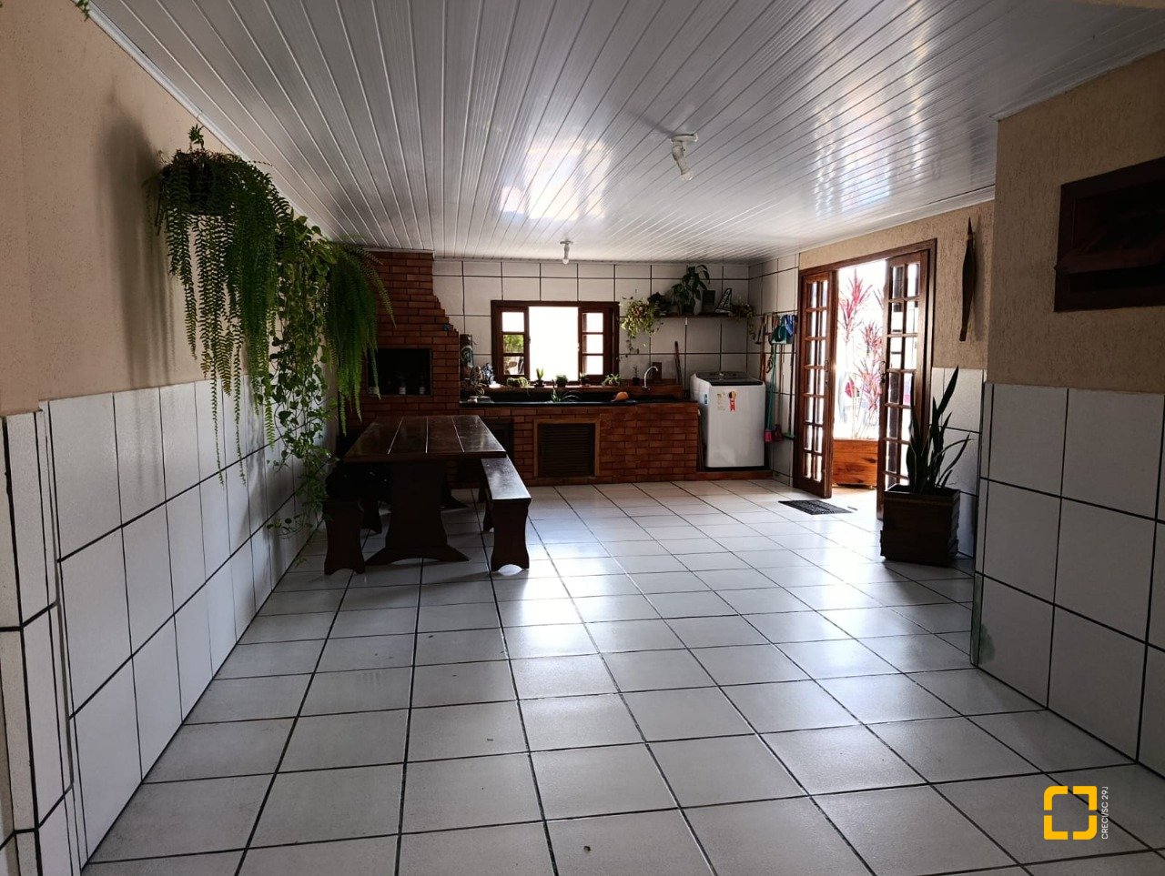 Casa com 90m², 3 quartos (sendo 1 suíte), 2 garagens, no bairro Universitário em Biguaçu