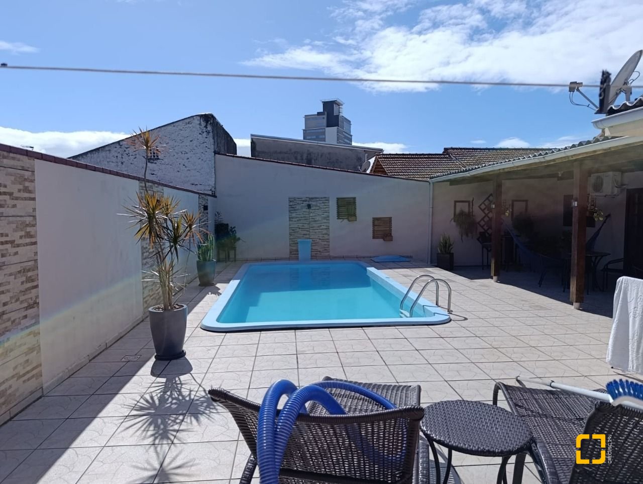 Casa com 90m², 3 quartos (sendo 1 suíte), 2 garagens, no bairro Universitário em Biguaçu